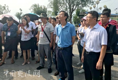 三峡集团党务干部培训班学员到许家冲村考察党建促脱贫工作