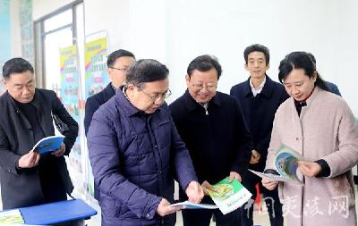 王国斌调研夷陵区新时代文明实践试点工作