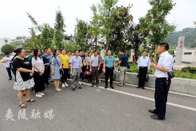 学习先进思前行 不忘初心感党恩