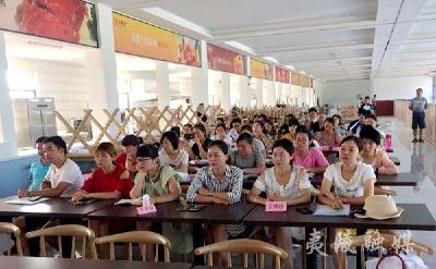 龙泉镇开展食品安全“进企业”活动