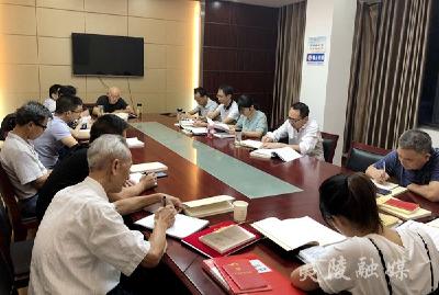 夷陵区信访局“不忘初心、牢记使命”主题教育夜学读书班开班