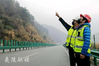 一条路，两个人，守护三峡生命线