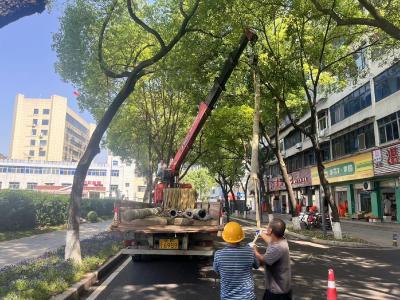 整治空中蜘蛛网 擦亮城市天际线