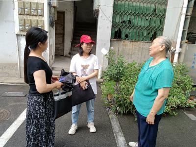 雨天巡查排隐患 走访入户暖民心