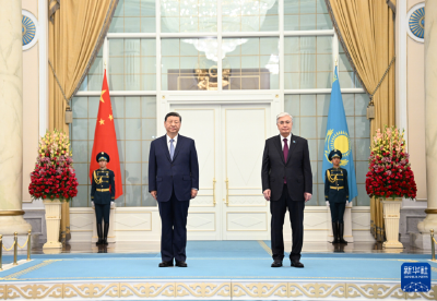 习近平同哈萨克斯坦总统托卡耶夫举行会谈