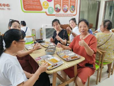 吃在“幸福食堂”，让老人乐享“幸福滋味”