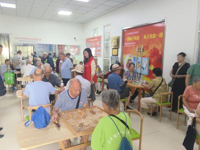 欢乐棋牌赛 银发展风采