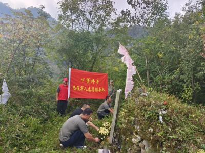 下堡坪乡组织开展烈士纪念设施“大扫除”活动