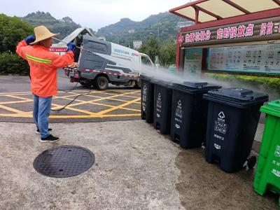 净桶行动不松劲 扮靓城市“新容颜”