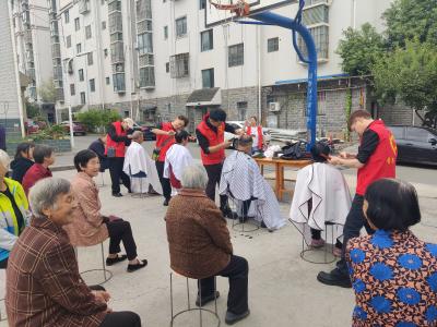 鄢家河村：九九重阳节 浓浓敬老情