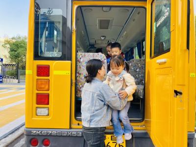 安全乘校车 平安伴我行