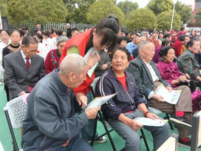 重阳佳节情意浓 垃圾分类共行动