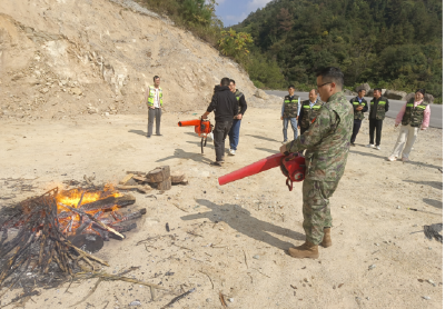 下堡坪乡组织民兵应急排开展森林防灭火应急演练