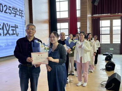 鸦鹊岭小学举行“青蓝相映 桃李成辉”师徒结对活动