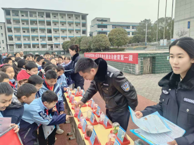 鸦鹊岭镇：普及禁毒知识，筑牢校园“防毒墙”