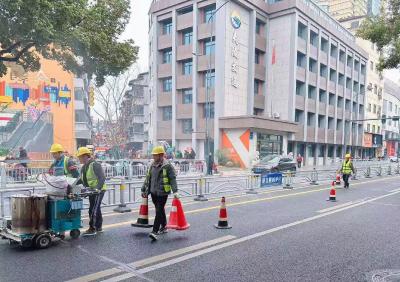 道路标线“换新装” 城市“脉络”更通畅