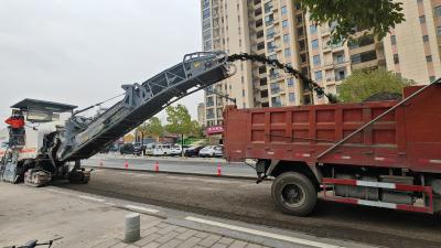 路面修复“焕新颜” 便民出行暖人心