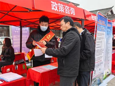 夷陵人社：春风行动惠民生 政策宣传暖人心