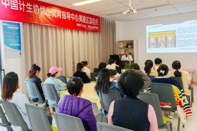 举办专题讲座 构筑优生优育防线