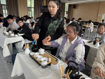 茶韵润心，青春领航