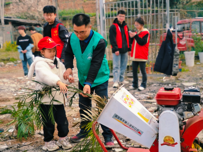 植绿护绿学堆肥 志愿行动育新苗