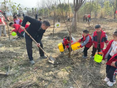 【新时代文明实践】植树添绿增彩 共建山水黄花