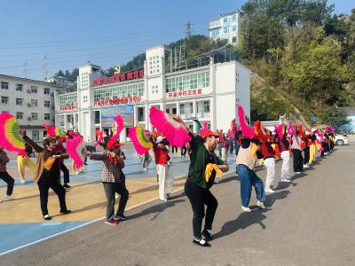 “舞”动夷陵 “艺”路生花