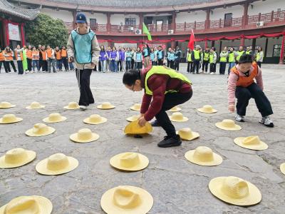 情绪管理赋能教育 素质拓展凝聚合力