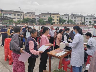 丁家坝社区：免费体检 守护健康