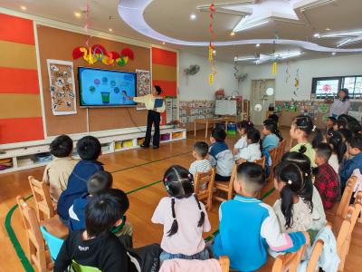 绿洲社区：萌娃学分类 环保入童心