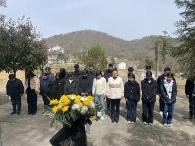 缅怀先烈寄哀思 心系群众践初心