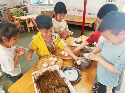 泥巴里的“蛋趣”课堂