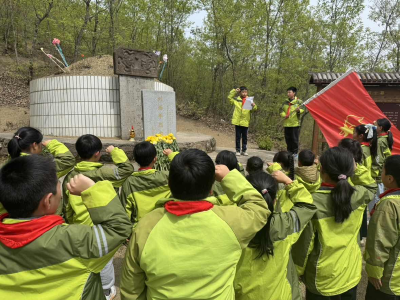 缅怀先烈承遗志 争做新时代好少年