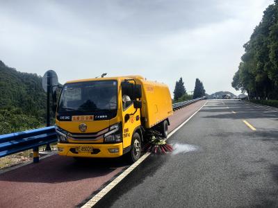畅行三峡路 情暖“五一”游