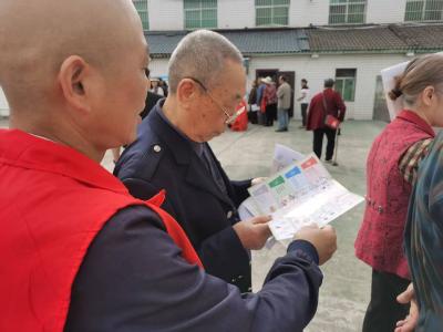 丁家坝社区：健康体检暖人心 垃圾分类共同行