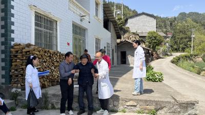 老人行动不便难体检 家庭医生上门解难题