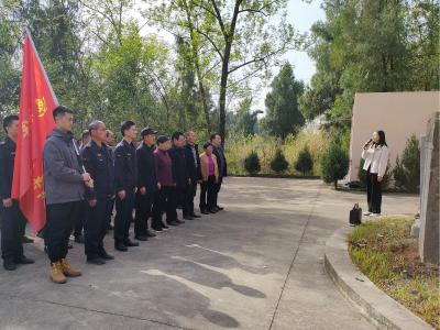 缅怀革命先烈 传承红色基因