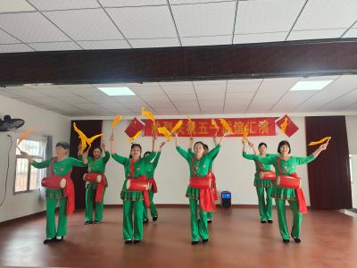 夷陵区鸦鹊岭镇：银龄绽风华 欢乐庆“五一”