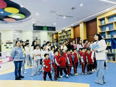 书香为伴  亲子同行