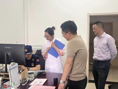 专业指导进医院 “蓝白”携手保安全