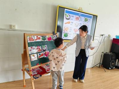 以赛促教展风采 互评共研助成长