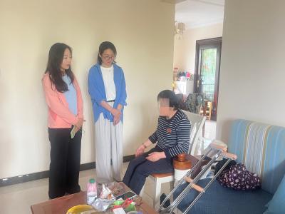 送学上门显关怀，组织温暖不“掉线”