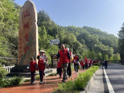 徒步探秘 安全“童”行