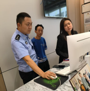 三斗坪镇警民联动 走失女孩平安归家
