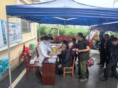 夷陵区鸦鹊岭镇：免费体检下乡村 爱心传递护健康