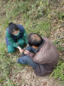 黄花镇卫生院120救护团队紧急救援，暖心护送骨折村民就医