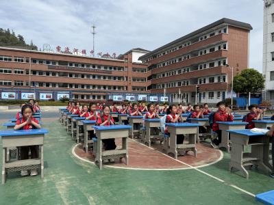 展课堂常规 树习惯新风