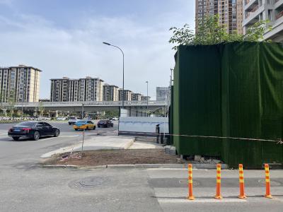 绿洲社区：拆挡板除隐患 高效服务获民赞