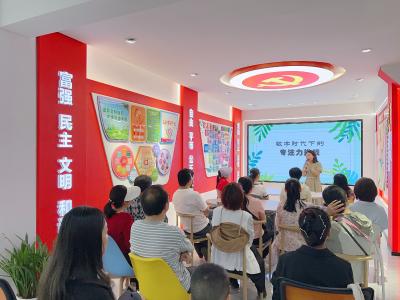 这儿的“父母成长营”公益课堂开讲啦！