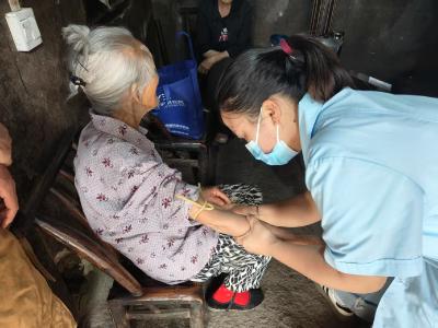 九旬老兵安享上门医疗服务 家庭医生暖心守护“银发健康”